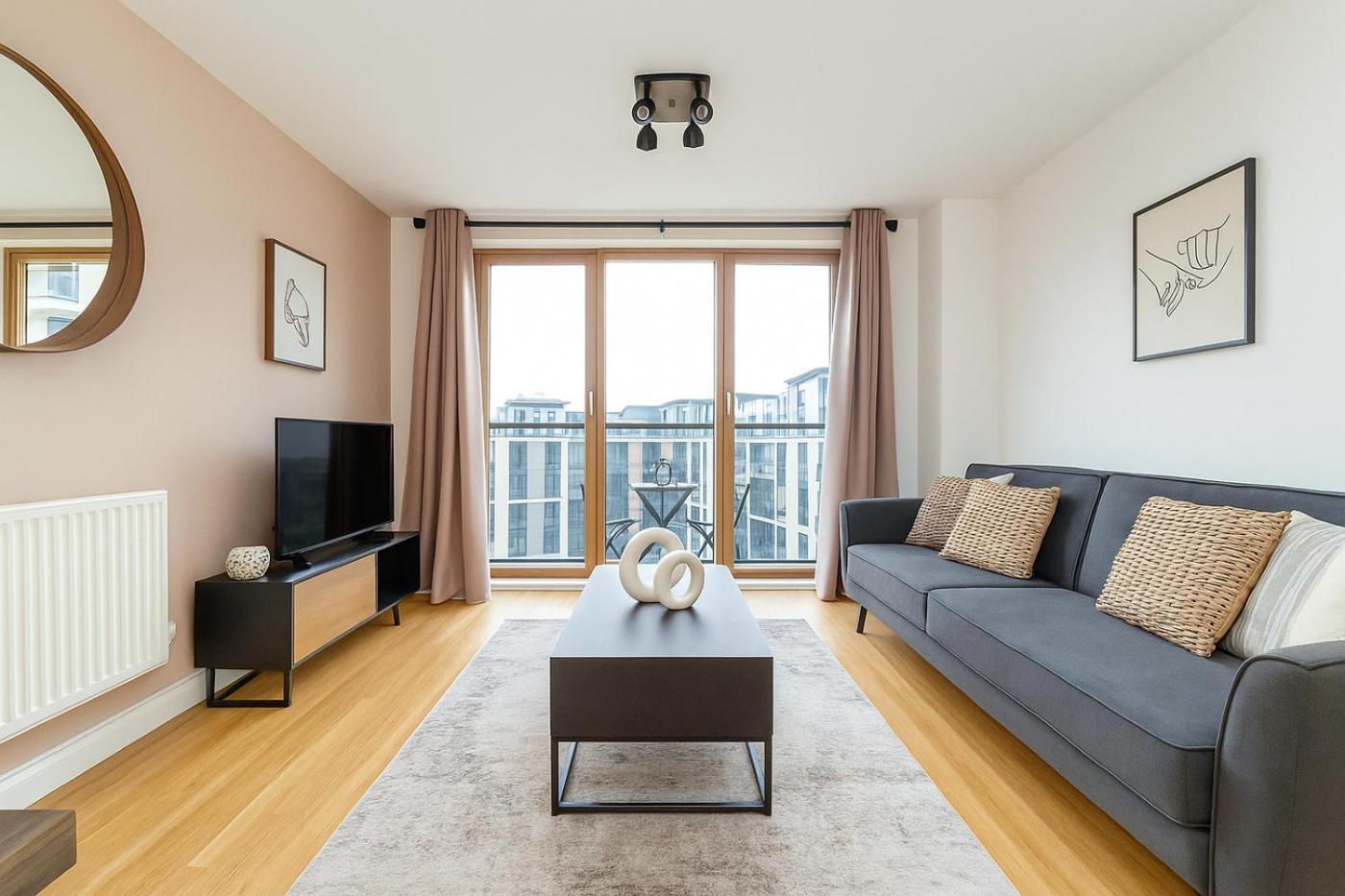 2 Bed Flat Near Stratford Station London